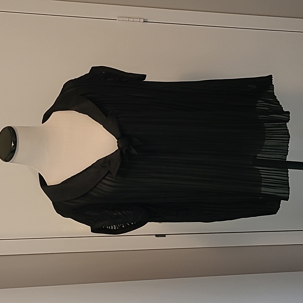 Zac Posen Pomoei black pleated top shirt blouse  NWT size 12